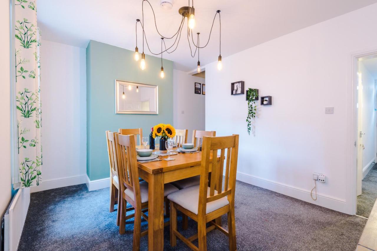 Spacious 2-Bed City-Centre Cottage In Chester By 53 Degrees Property - Ideal For Groups & Couples - Sleeps 6 ภายนอก รูปภาพ