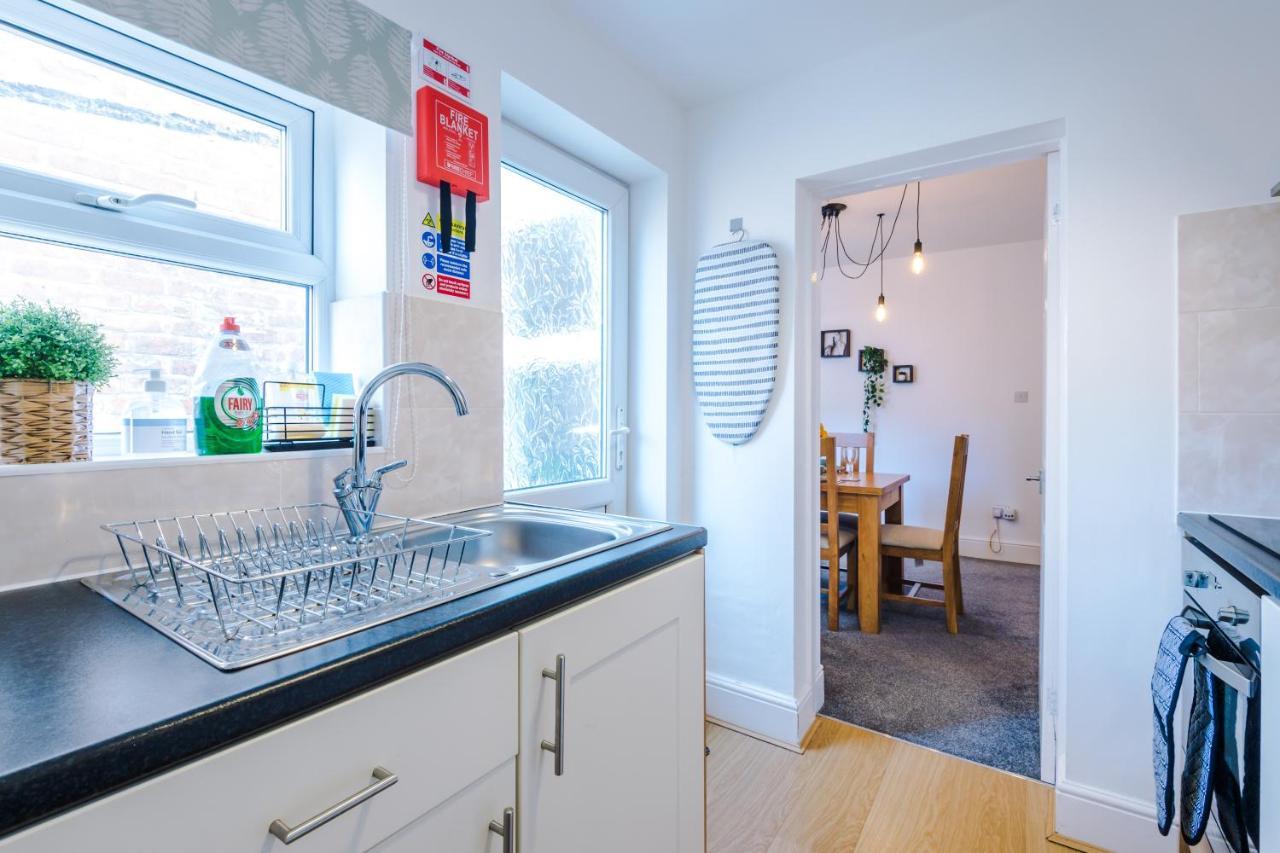 Spacious 2-Bed City-Centre Cottage In Chester By 53 Degrees Property - Ideal For Groups & Couples - Sleeps 6 ภายนอก รูปภาพ