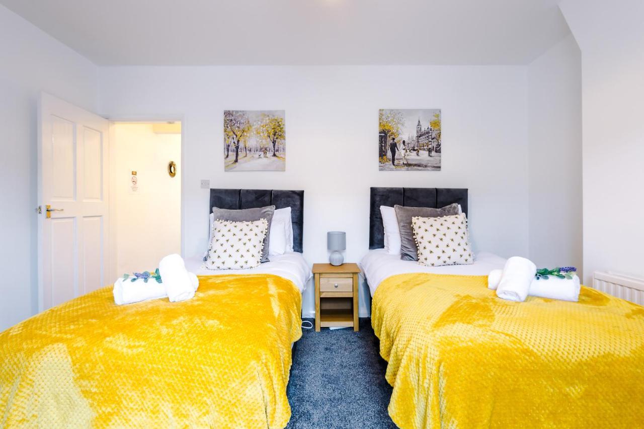 Spacious 2-Bed City-Centre Cottage In Chester By 53 Degrees Property - Ideal For Groups & Couples - Sleeps 6 ภายนอก รูปภาพ