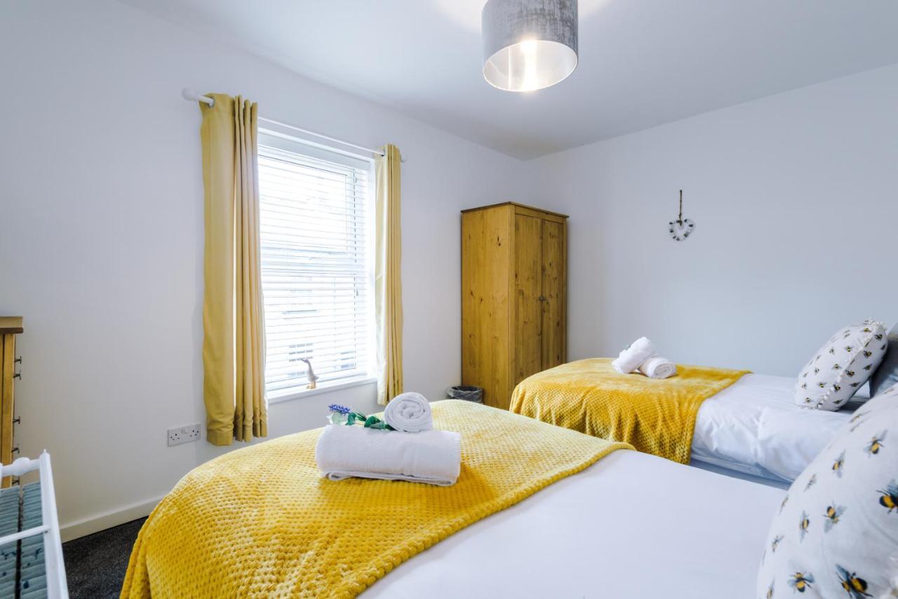 Spacious 2-Bed City-Centre Cottage In Chester By 53 Degrees Property - Ideal For Groups & Couples - Sleeps 6 ภายนอก รูปภาพ